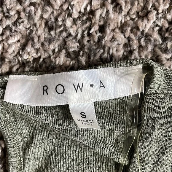 Elegant Olive Green Midi Dress - Picture 7 of 7